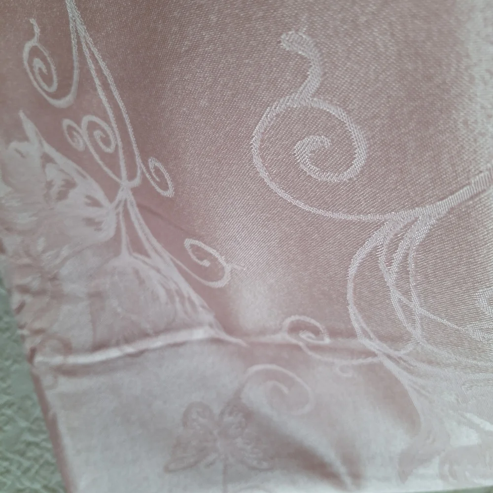 Tablecloth Elegance In Pink